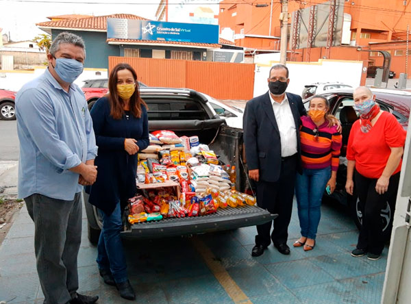 Casa que acolhe dependentes recebe mais de 300 quilos de alimentos e itens de higiene