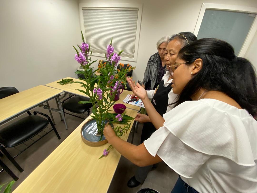 Missionrias da Venezuela participam de Workshop de Ikebana Sanguetsu