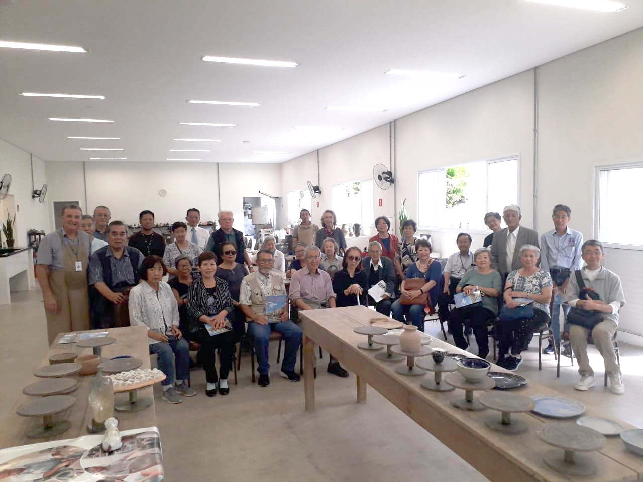 Associao Seiwa Tomonokai visita o Instituto Arte Cermica (IACE)